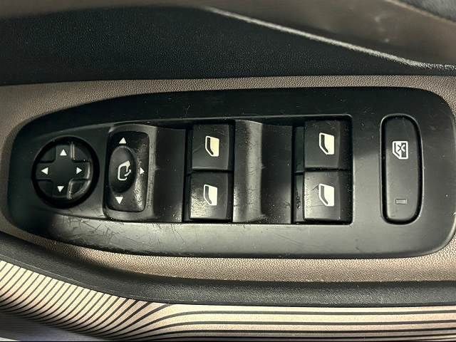 Peugeot 2008 2015-06 13677-8