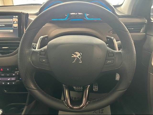 Peugeot 2008 2015-06 13677-11