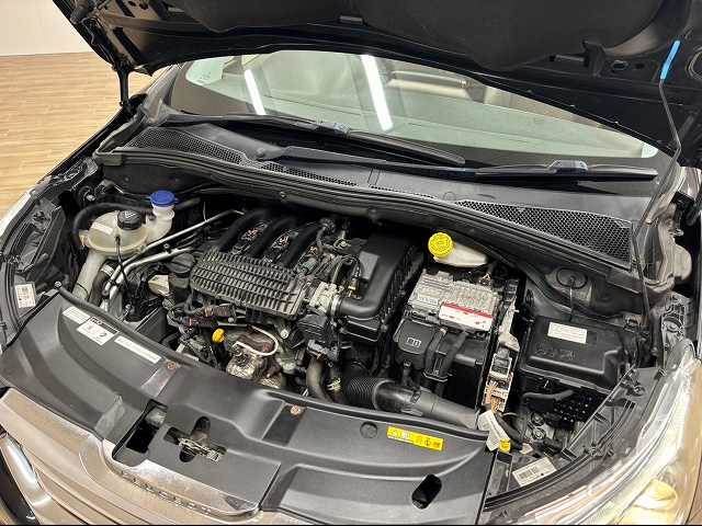 Peugeot 2008 2015-06 13677-17