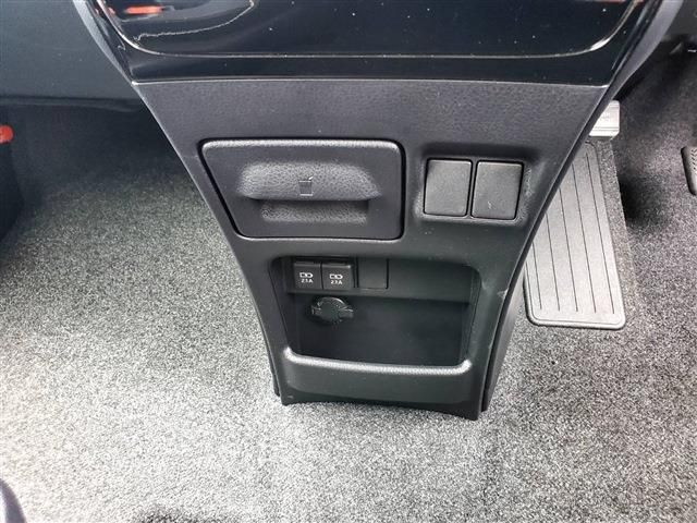 Toyota NOAH 2021-11 11531-17