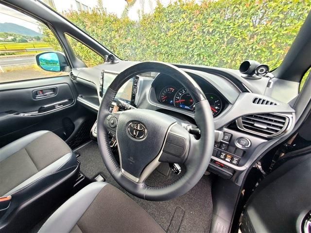 Toyota NOAH 2021-11 11531-7