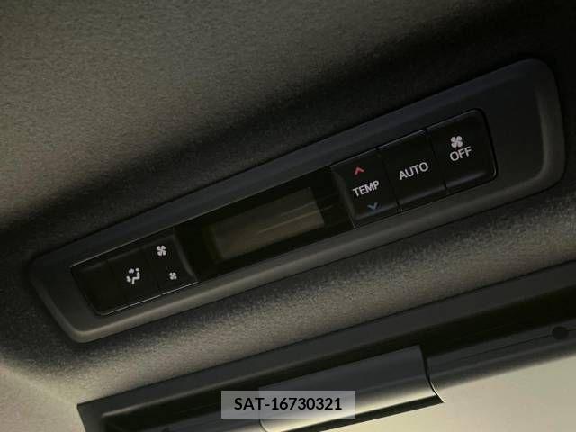 Toyota VOXY 2021-12 370299-7