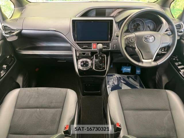 Toyota VOXY 2021-12 370299-1