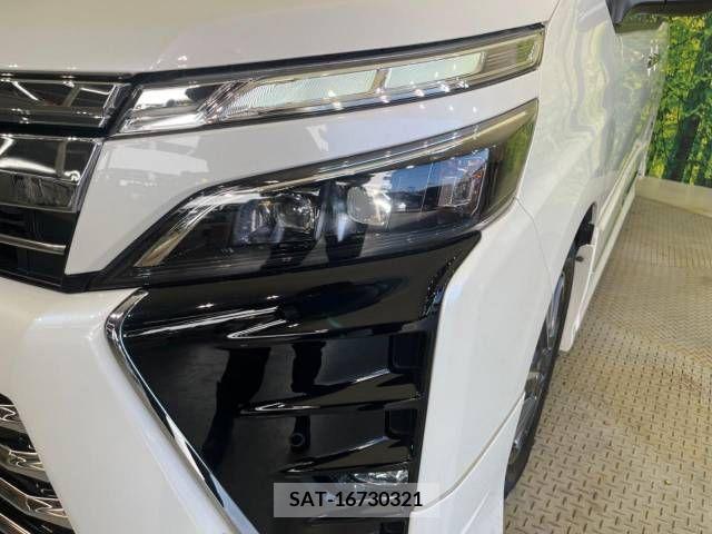 Toyota VOXY 2021-12 370299-12