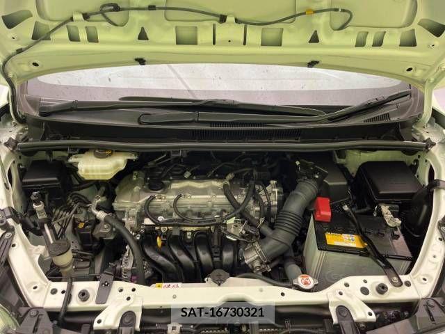 Toyota VOXY 2021-12 370299-18