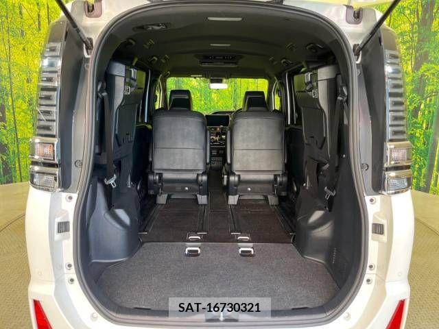 Toyota VOXY 2021-12 370299-11