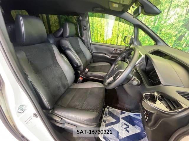 Toyota VOXY 2021-12 370299-8