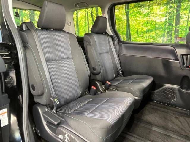 Toyota VOXY 2015-11 5488-9