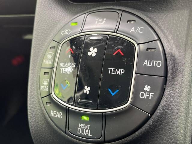 Toyota VOXY 2015-11 5488-7