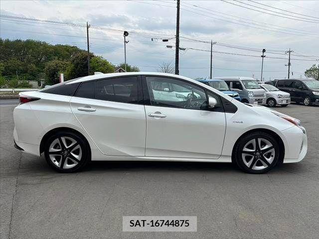 Toyota PRIUS 2015-12 373322-11