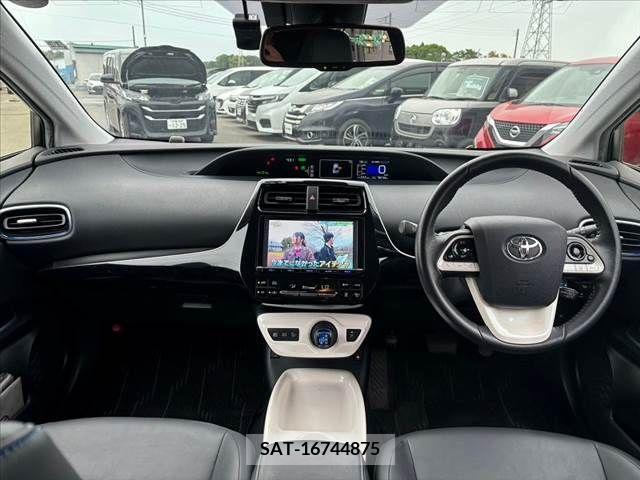 Toyota PRIUS 2015-12 373322-1