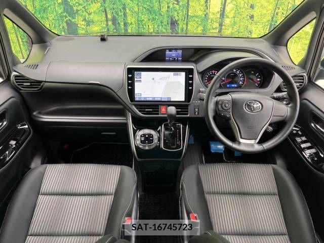 Toyota VOXY 2020-08 378253-1