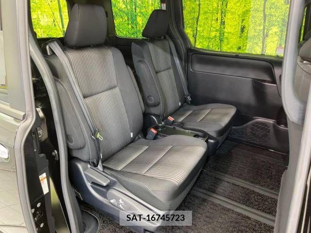 Toyota VOXY 2020-08 378253-9