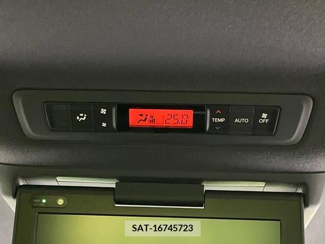 Toyota VOXY 2020-08 378253-7
