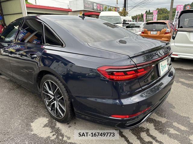 Audi A8 2022-07 261192-2