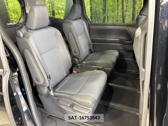 Toyota NOAH 2023-04 206852-9