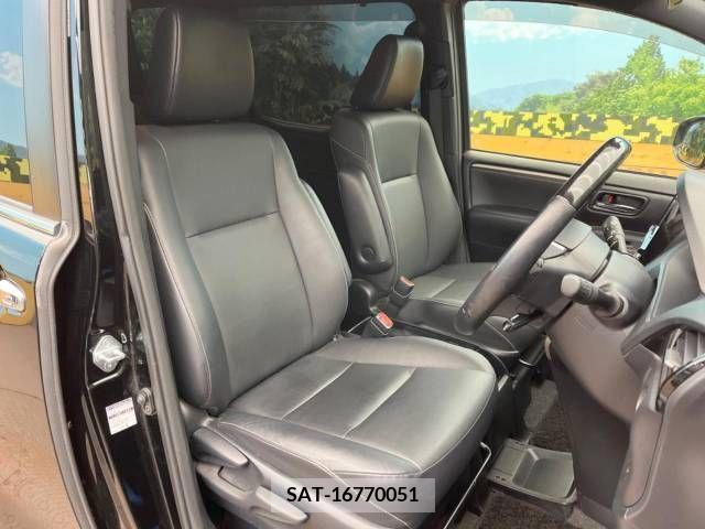 Toyota ESQUIRE 2017-04 212244-8