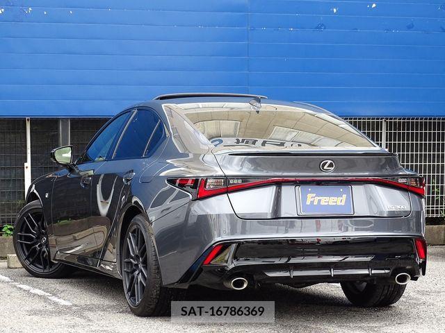 Lexus IS 2023-03 354013-1