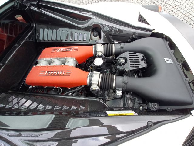 Ferrari 458 Italia 2013-06 196521-25