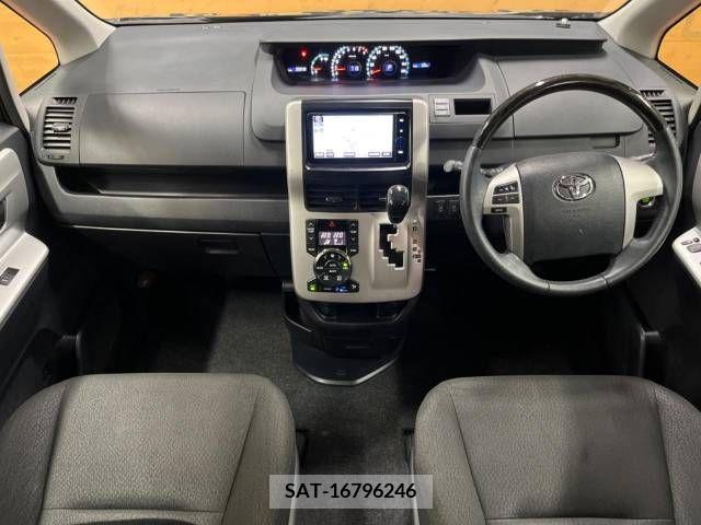 Toyota NOAH 2013-06 321374-1