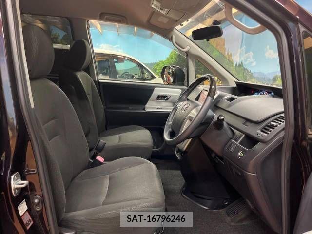 Toyota NOAH 2013-06 321374-7