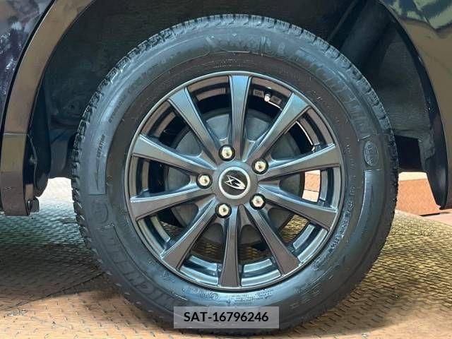 Toyota NOAH 2013-06 321374-19