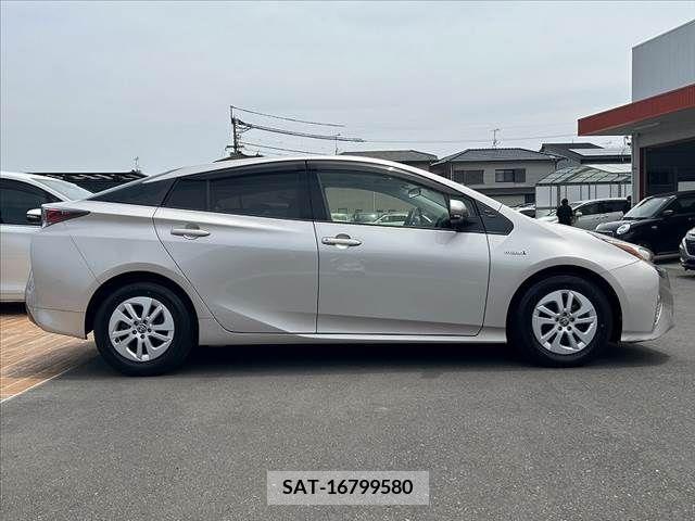 Toyota PRIUS 2016-03 282336-11