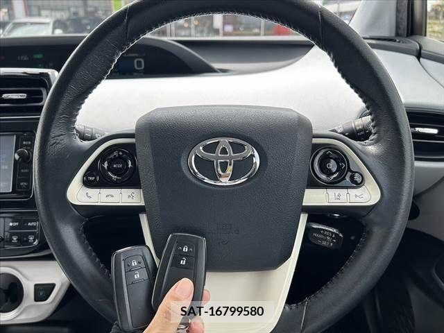 Toyota PRIUS 2016-03 282336-4