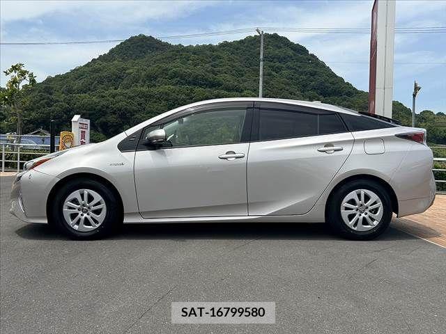 Toyota PRIUS 2016-03 282336-10
