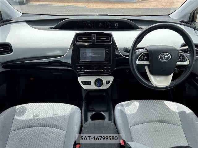 Toyota PRIUS 2016-03 282336-1