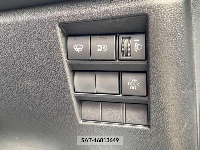 Toyota VOXY 2023-10 313592-16