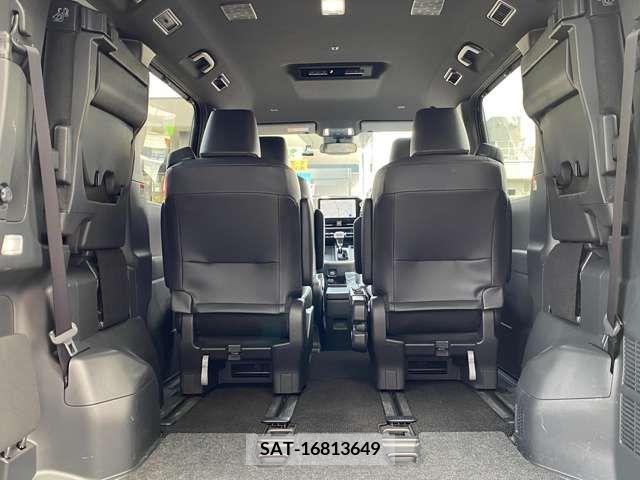 Toyota VOXY 2023-10 313592-5
