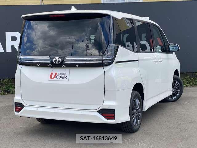 Toyota VOXY 2023-10 313592-19