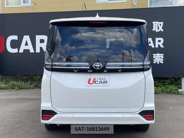 Toyota VOXY 2023-10 313592-18