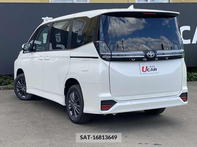 Toyota VOXY 2023-10 313592-17