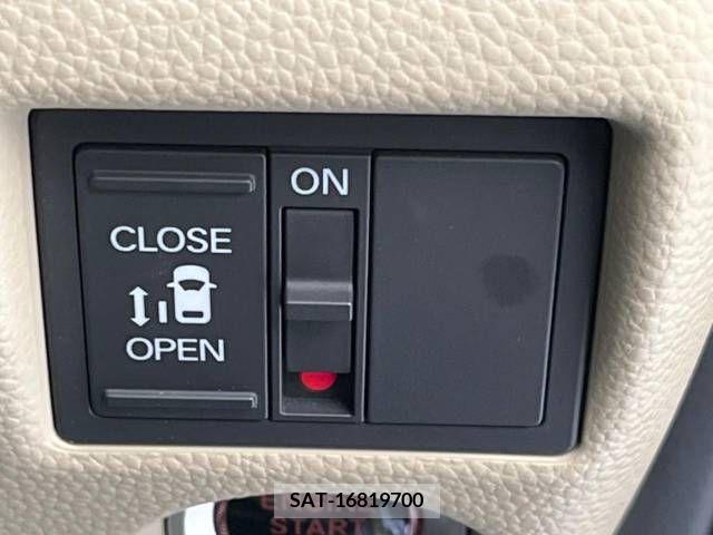 Honda N BOX 2018-02 306959-1
