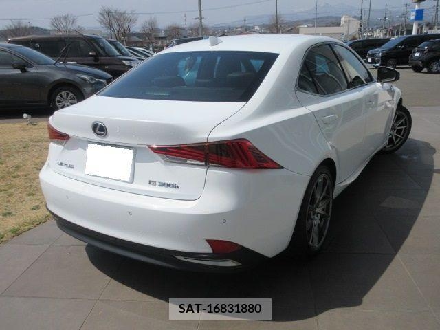 Lexus IS 2018-06 231162-1