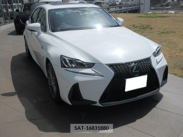 Lexus IS 2018-06 231162-3