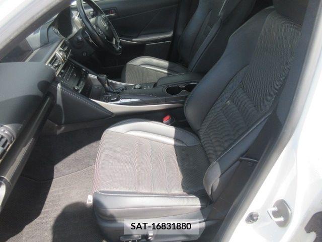 Lexus IS 2018-06 231162-4