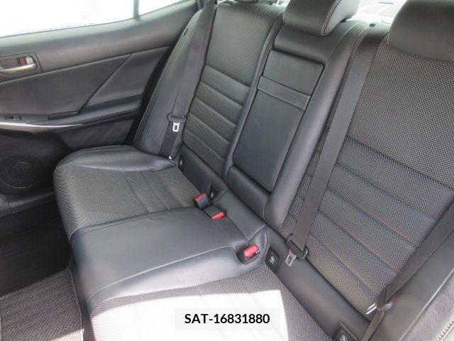 Lexus IS 2018-06 231162-5