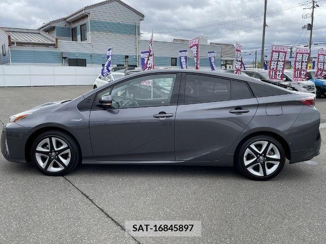 Toyota PRIUS 2017-10 366563-8
