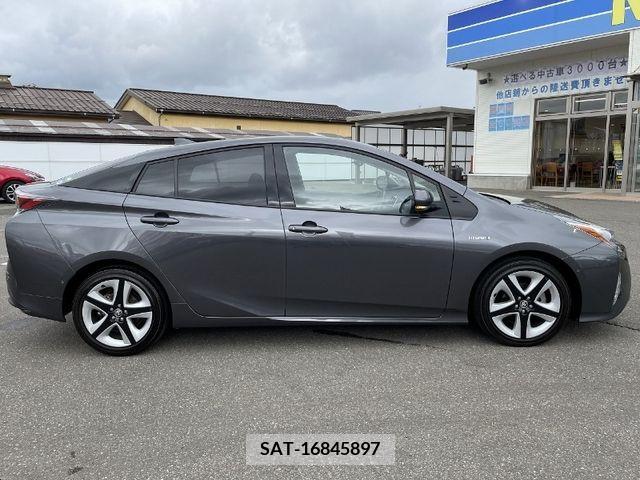 Toyota PRIUS 2017-10 366563-7