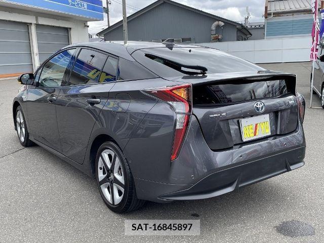 Toyota PRIUS 2017-10 366563-6