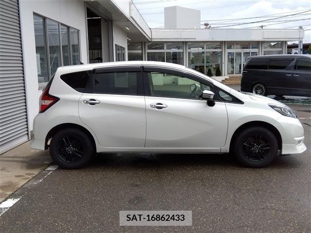 Nissan NOTE 2017-04 377356-4