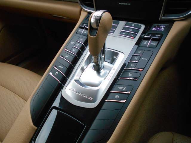 Porsche PANAMERA 2013-07 10921-13