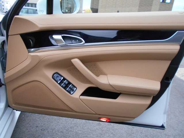 Porsche PANAMERA 2013-07 10921-12