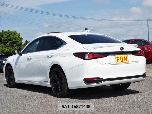 Lexus ES 2021-10 300407-5