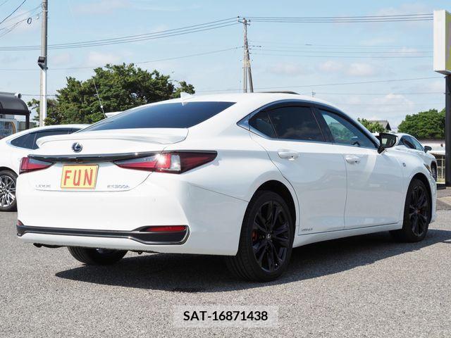 Lexus ES 2021-10 300407-4