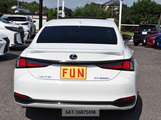 Lexus ES 2021-10 300407-6