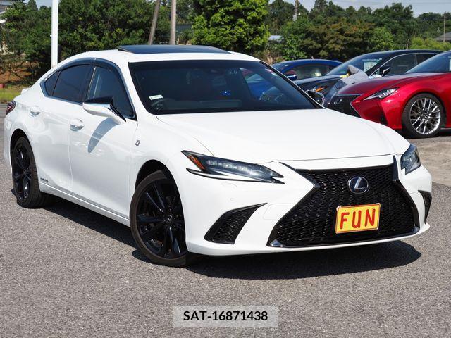 Lexus ES 2021-10 300407-2